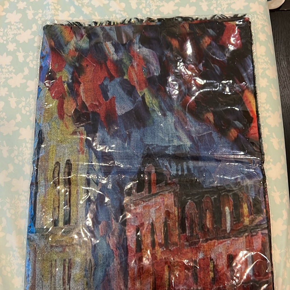 Women Art scarf-   50% viscose- 30% cashmere- 20% laine